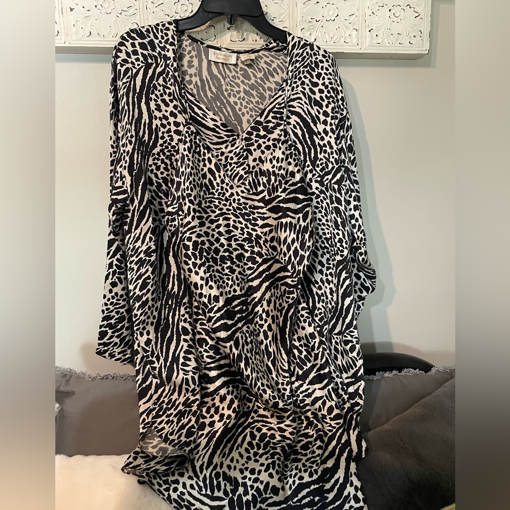 Vintage 80's Victoria's
Secret Pure Silk Gold Label Slip/Chemises & Robe